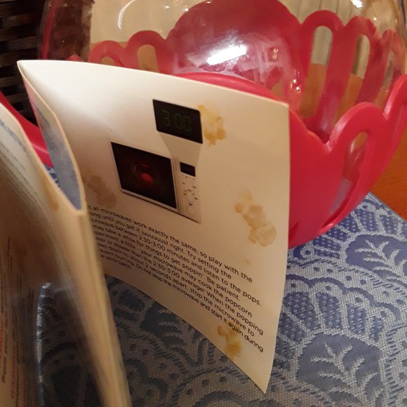 Tasty Mini Microwave Popcorn Popper 1.5 Quart Capacity Red Color - Picture 8 of 8